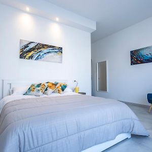 Camera grande con letto king size